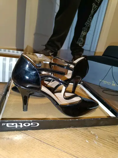 Zapatos de tacón negro charol talla 39 - miniatura 3