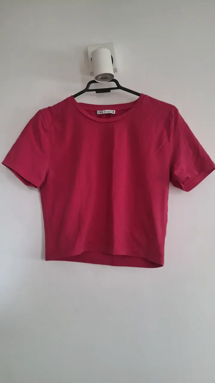 Polera roja corta para mujer Zara