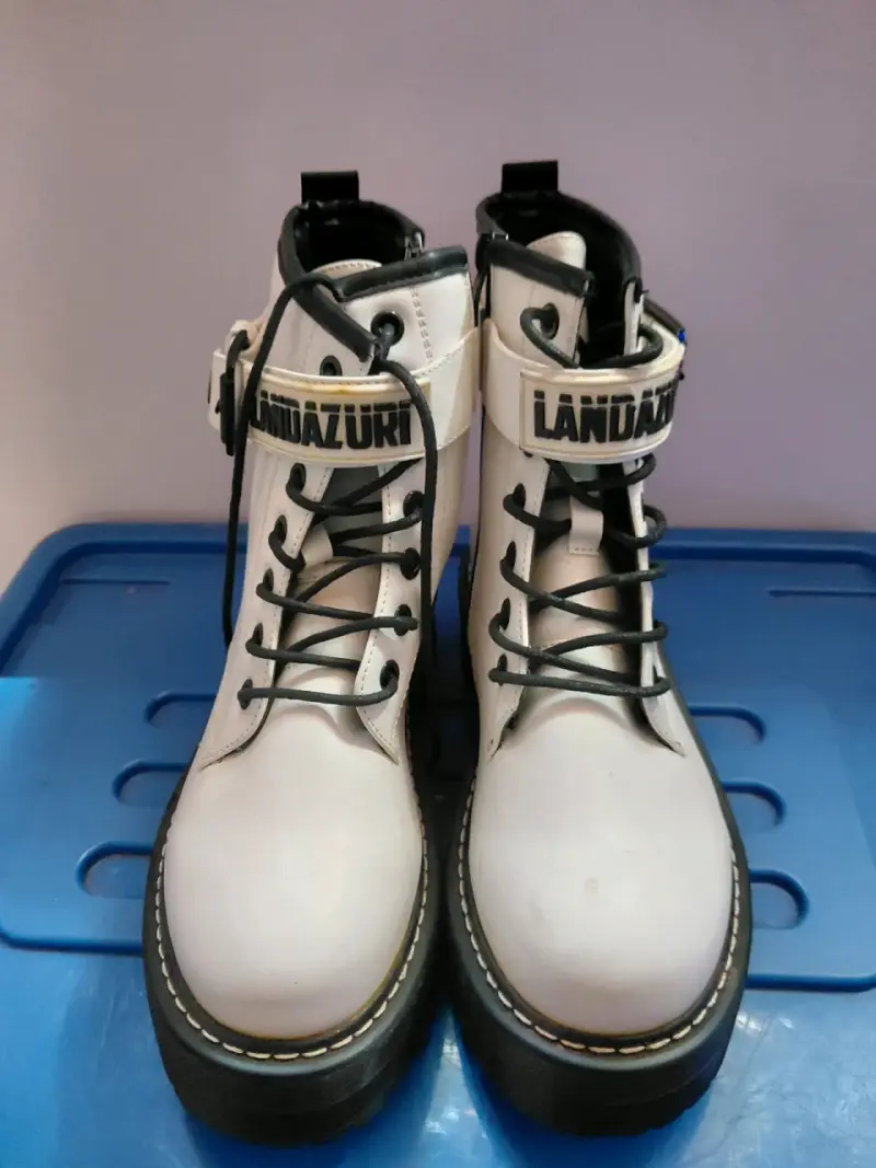 Botas de cuero blancas con plataforma Lándazuri - 1