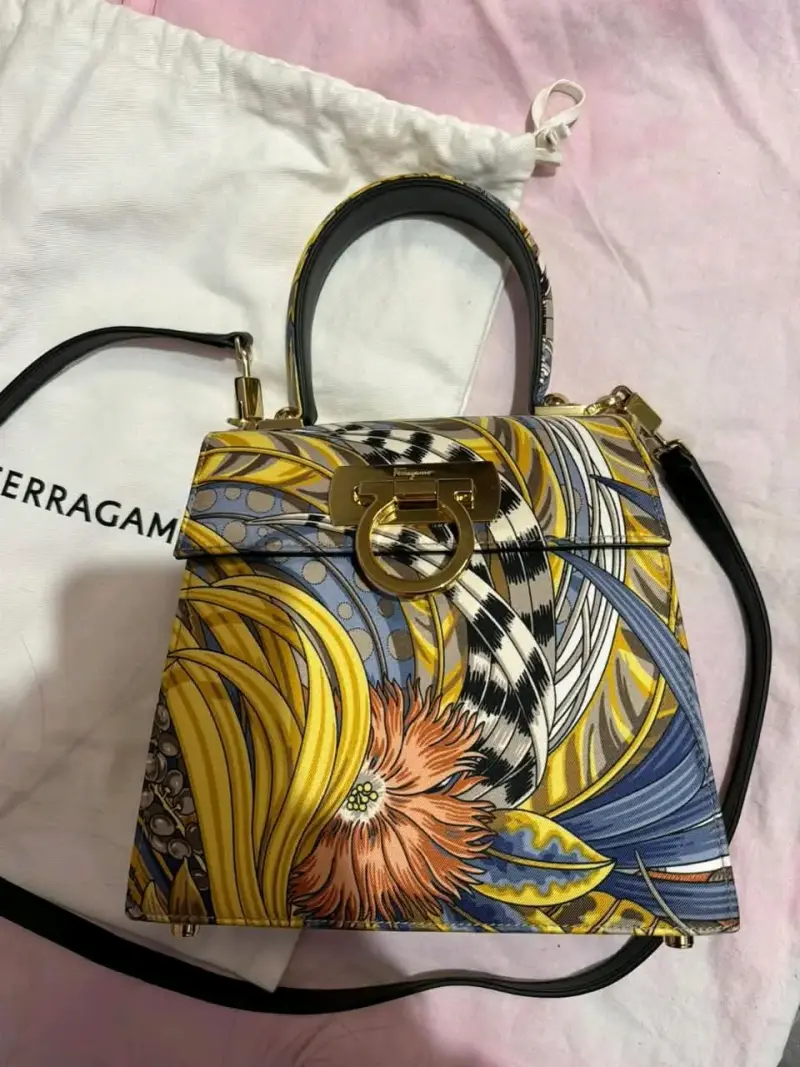 Bolso de mano estampado Ferragamo colorido - 1
