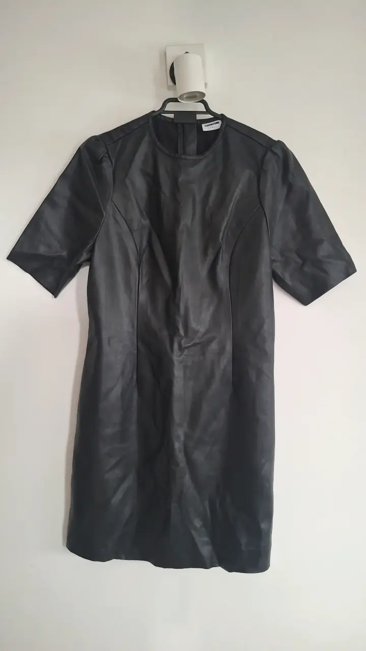Vestido negro de cuero sintético para mujer