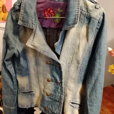 Chaqueta y jeans de mezclilla - miniatura 1