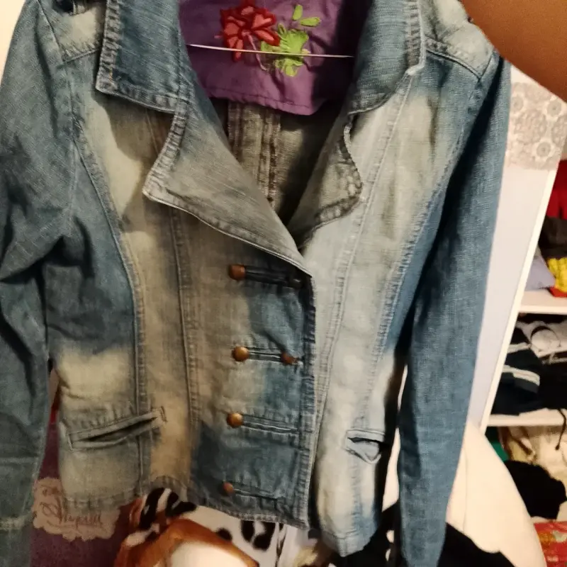 Chaqueta y jeans de mezclilla - 2