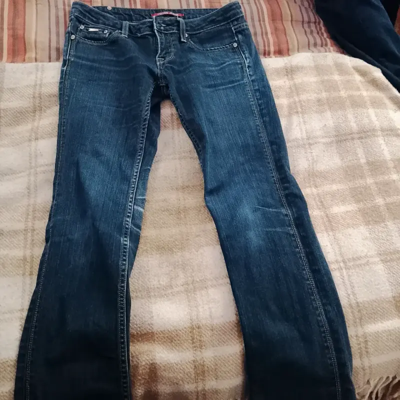 Chaqueta y jeans de mezclilla - 3