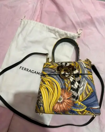Bolso de mano estampado Ferragamo colorido - miniatura 2