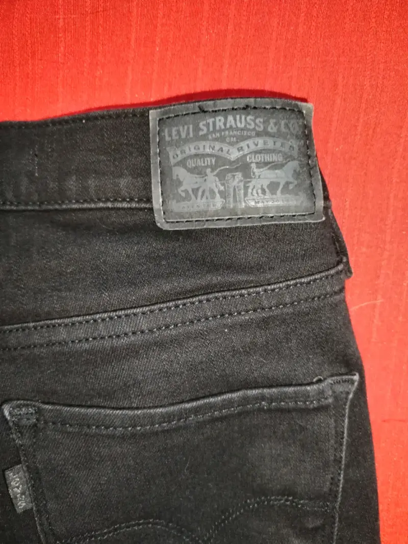 Jeans negros Levi's para mujer - 2