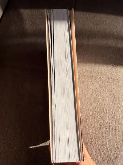 Libro 'Marfil' de Mercedes Ron en buen estado - miniatura 2