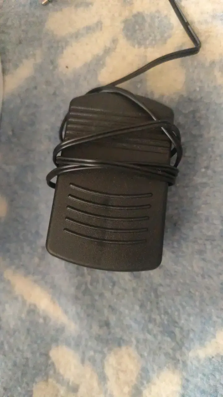 Máquina de Coser Portátil Compacta con Pedal - 2