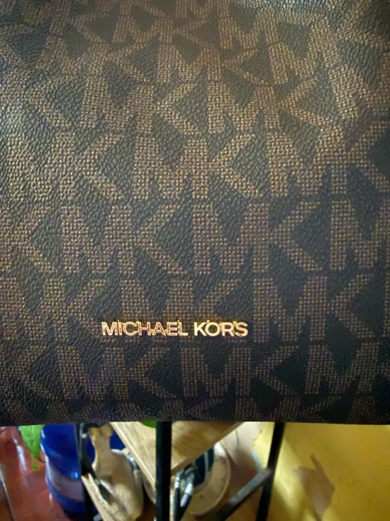 Bolso Michael Kors marrón con logo - 2