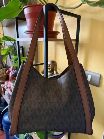 Bolso Michael Kors marrón con logo - miniatura 3