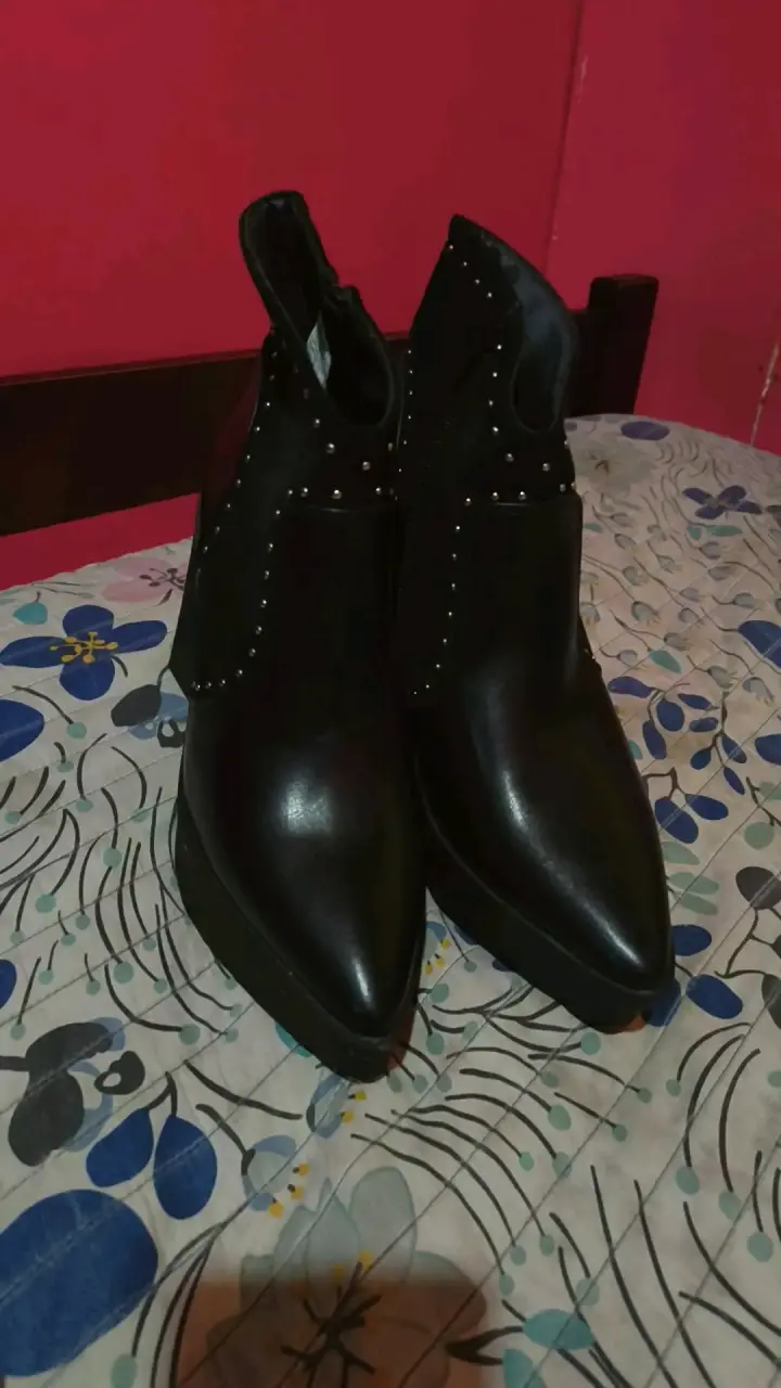 Botines negros con plataforma y tachas - 4
