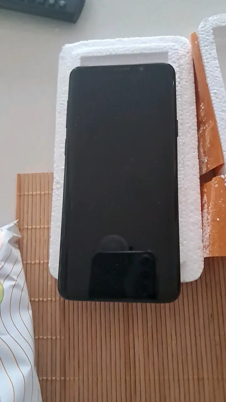 Smartphone Samsung Galaxy A12 en buen estado - 2