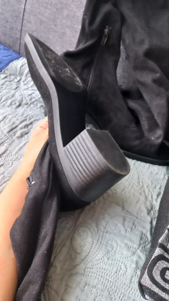 Botas negras de tacón alto para mujer