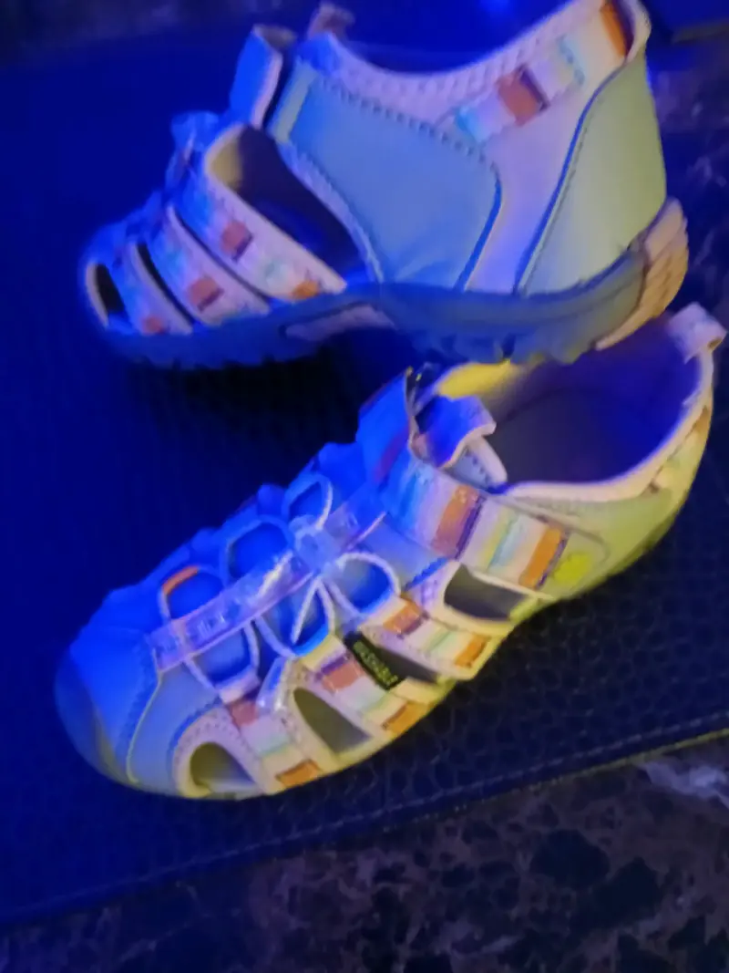 Sandalias deportivas para niña con diseño colorido - 4