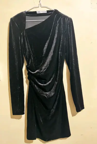 Vestido de terciopelo negro Zara talla S - miniatura 2