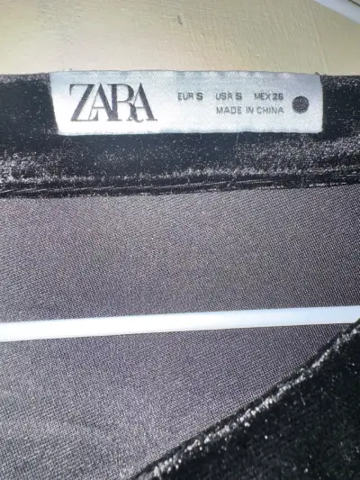 Vestido de terciopelo negro Zara talla S - miniatura 4