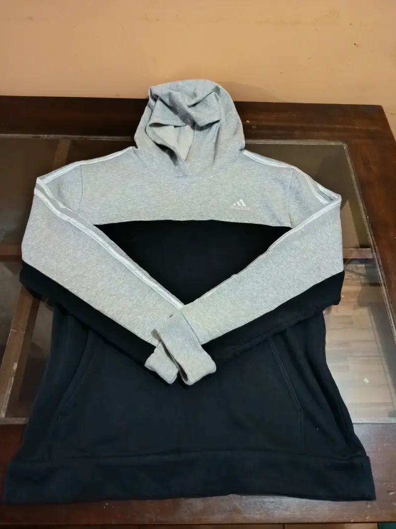 Polerón con capucha Adidas gris y negro - 1