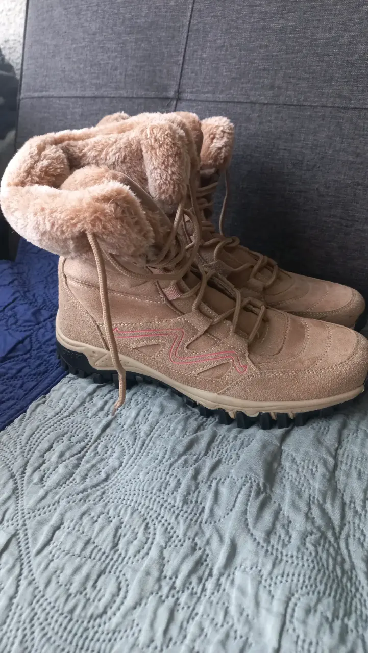 Botas de montaña beige con forro de lana - 1