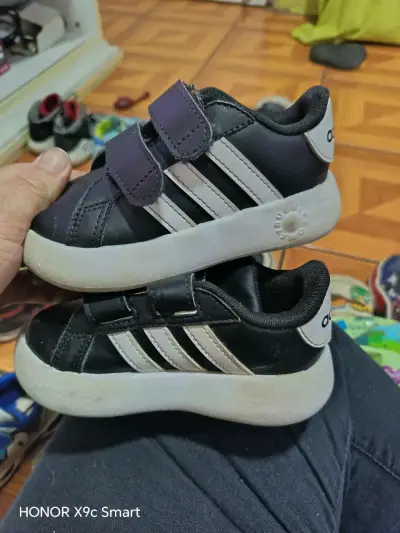 Zapatillas deportivas para niños con luces LED - miniatura 1