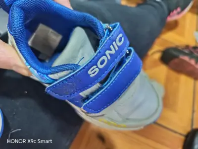 Zapatillas deportivas para niños con luces LED - miniatura 5
