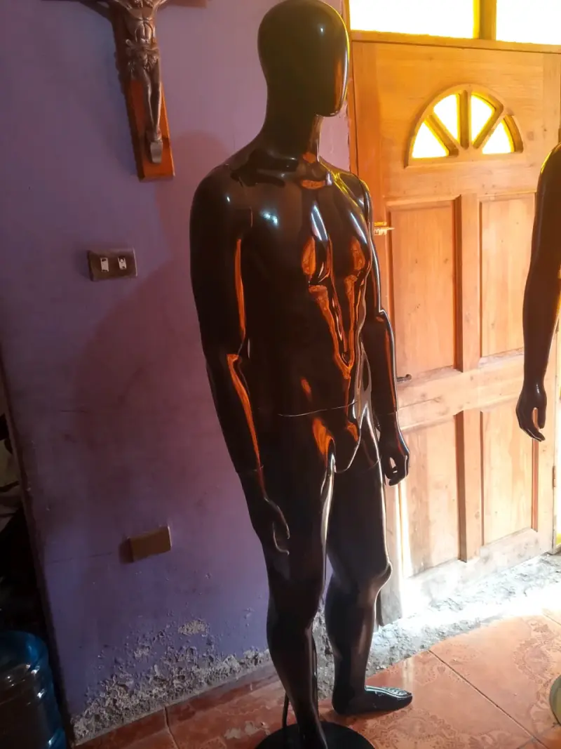 Maniquíes de exhibición negros para ropa - 3