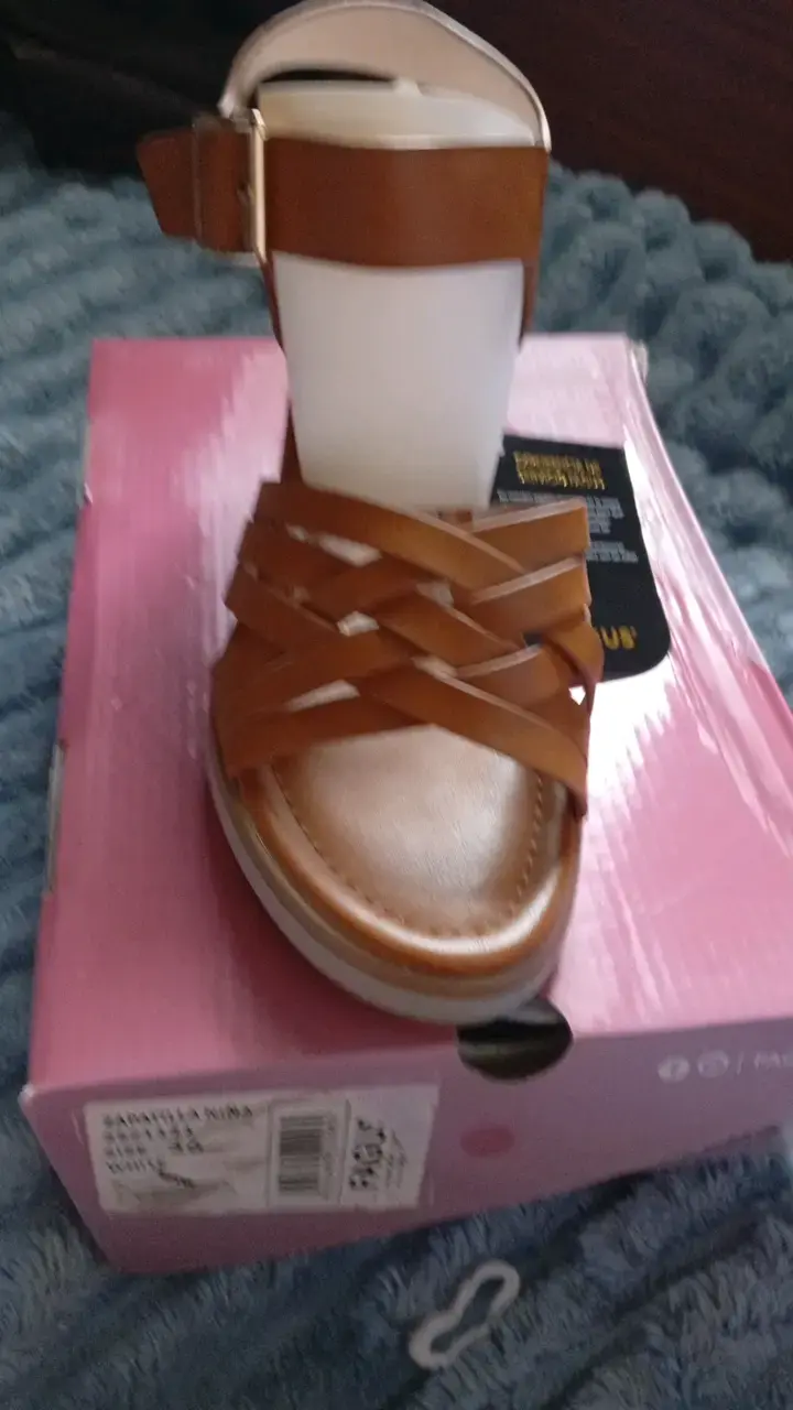 Sandalias de cuero marrón con hebilla - 1