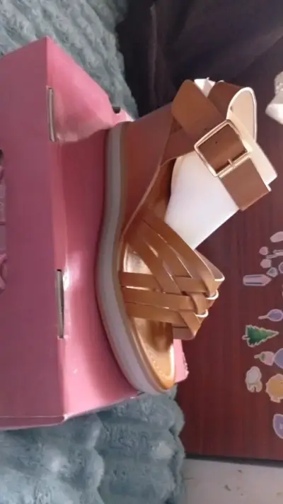 Sandalias de cuero marrón con hebilla - miniatura 2