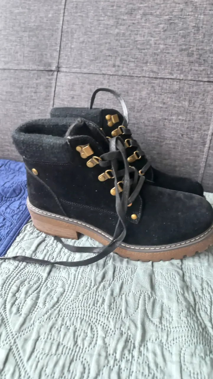 Botines de mujer negros con suela gruesa