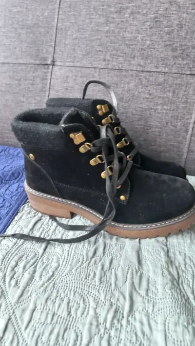 Botines de mujer negros con suela gruesa - miniatura 1