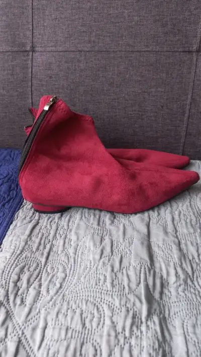 Botines rojos de gamuza con cierre lateral - miniatura 1