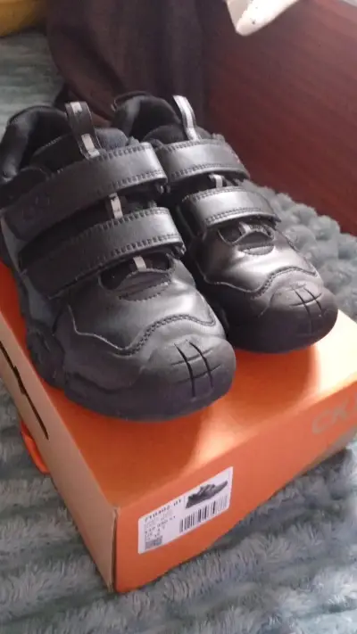 N°36 Zapatillas negras para niños con velcro - miniatura 1