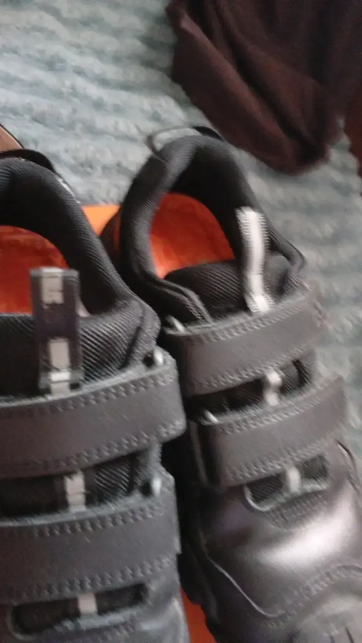 N°36 Zapatillas negras para niños con velcro - 2