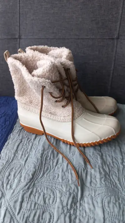 Botas de invierno con forro de lana beige - miniatura 1