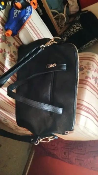 Bolso negro de cuero Amphora con correa ajustable - miniatura 3