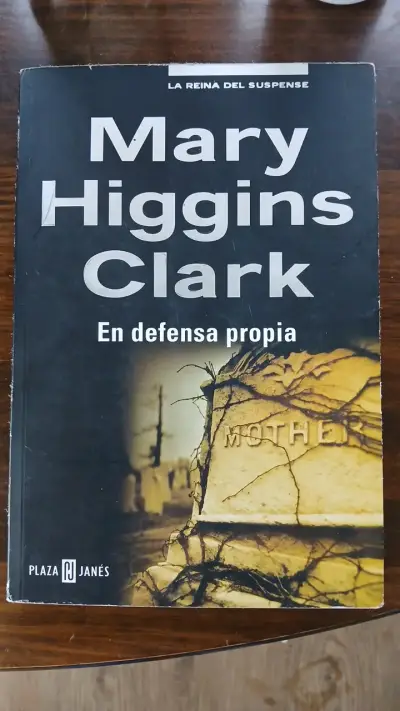 Libro 'En Defensa Propia' de Mary Higgins Clark - miniatura 1