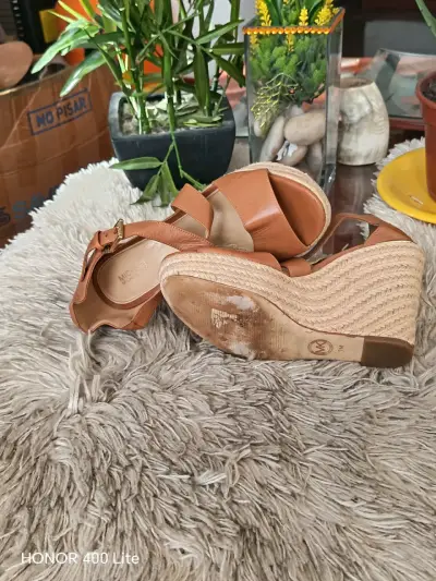 Sandalias de cuña Michael Kors marrón claro - miniatura 3