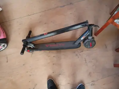 Scooter eléctrico plegable Alpina en buen estado - miniatura 1