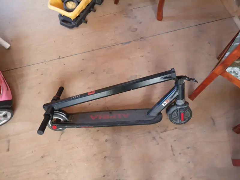 Scooter eléctrico plegable Alpina en buen estado - 2