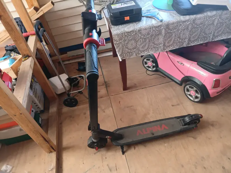 Scooter eléctrico plegable Alpina en buen estado - 3