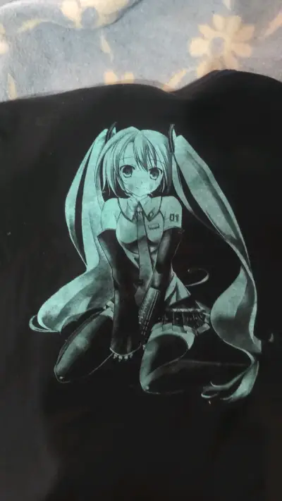 Polera de Hatsune Miku negra - miniatura 2