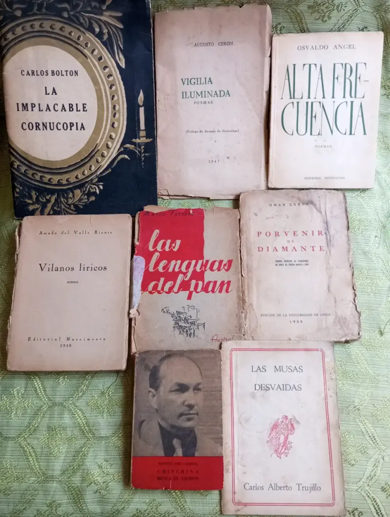 Colección de libros antiguos de poesía chilena