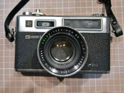 Cámara vintage Yashica Electro 35 GSN - miniatura 2