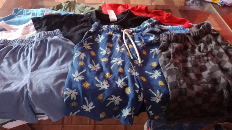 Lote de ropa infantil variada - 4
