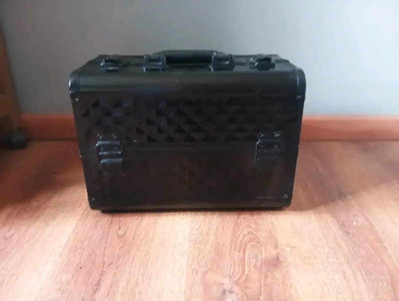Maletín organizador de maquillaje negro - 1