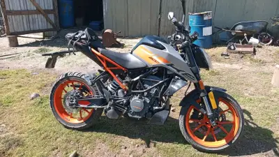 Moto KTM Duke 200 en exelente estado - miniatura 1