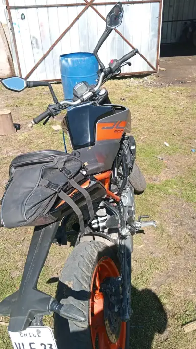 Moto KTM Duke 200 en exelente estado - miniatura 2