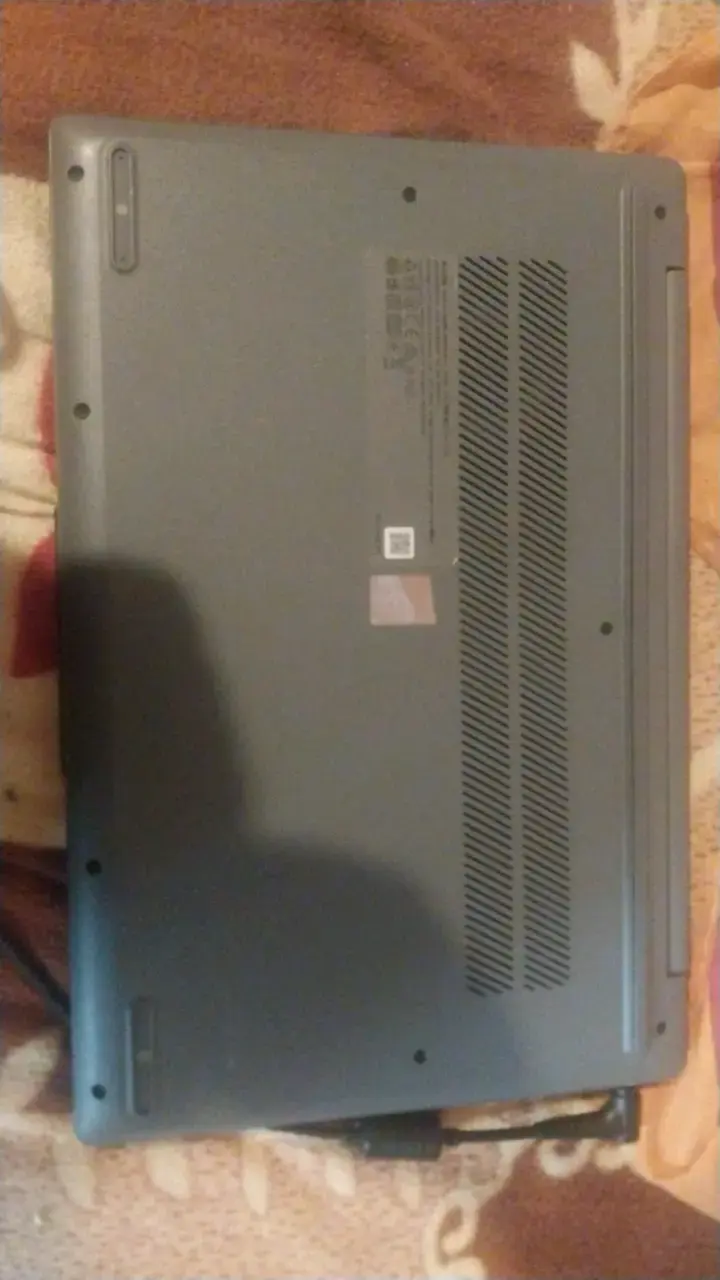 Laptop Lenovo con stickers de Minnie Mouse - 2
