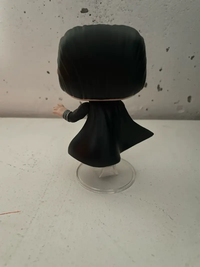 Figura Funko Pop Superman en traje negro - 2