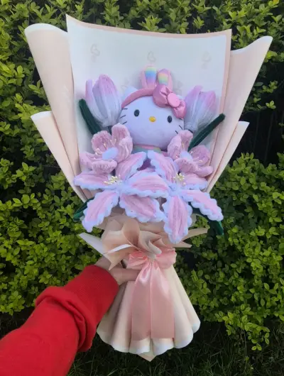 Ramo de peluche con flores decorativas - miniatura 2