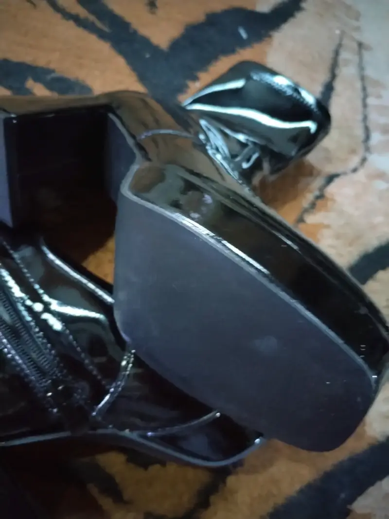 Botines de charol negro con tacón alto - 2